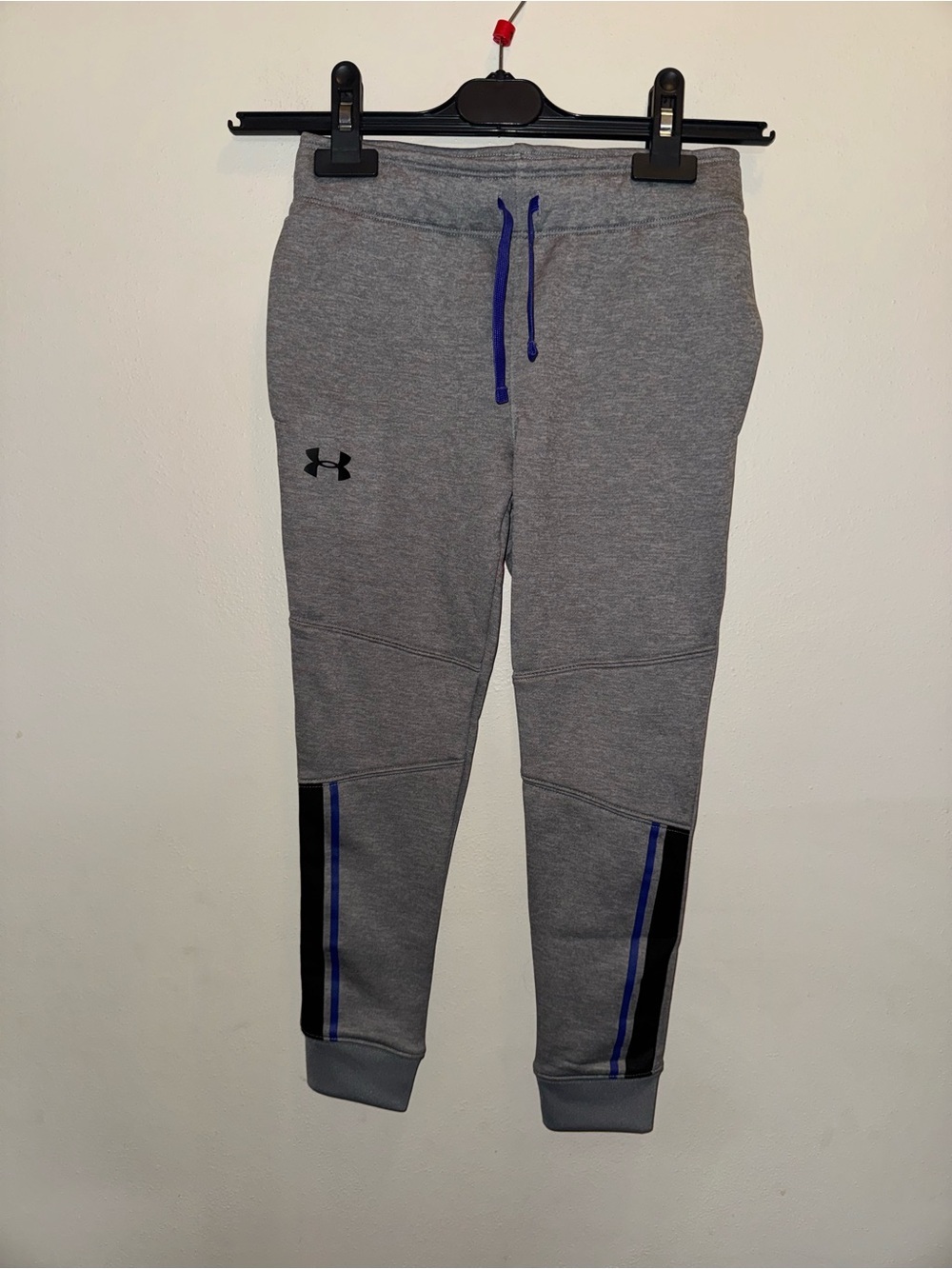 New with Tag Under Armour Gray Jogger Sweatpants Boys Size Youth Extra Small